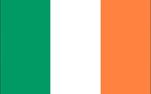 Ireland_National_flag_dysplay_FLAGOUTLET